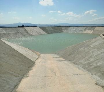 Le Projet d’Intensification de l’Agriculture Irriguée en Tunisie (PIAIT) concerne un ensemble de Périmètres Publics Irrigués (PPI) répartis sur cinq (05) gouvernorats de la Tunisie à savoir Béja, Jendouba, Siliana, Bizerte et Nabeul et gérés par les Commissariats Régionaux au Développement Agricole (CRDA). La surface équipée à l’irrigation de ces PPI couvre environ 24 000 ha. Les travaux de réhabilitation des Périmètres Publics Irrigués (PPI) de Djebba, Testour, Goubellat et Medjez El Bab situés dans le go